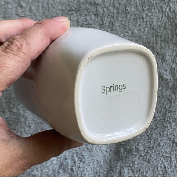 Bathroom Cup Dispenser - Picture 4 of 4